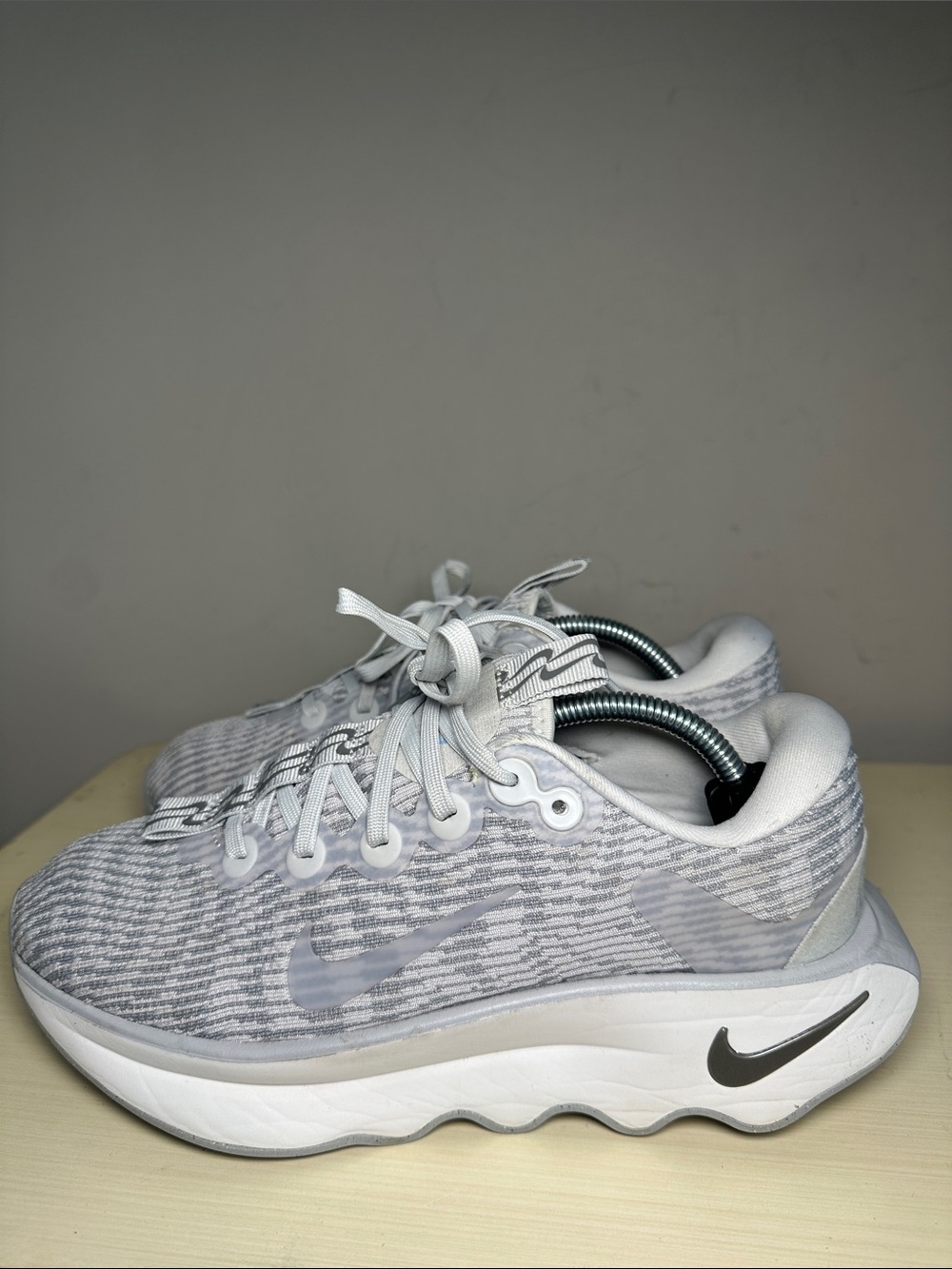 Nike Women’s motiva Photon Dust White & Light Gray Athletic Sneakers